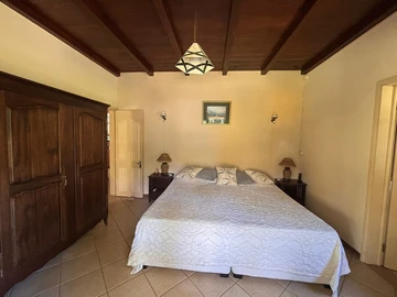 6 Bedroom House