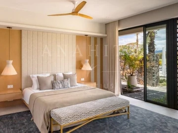 5 Bedroom Villa
