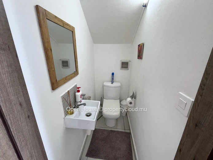 Duplex for rent in Flic en Flac, 3 bedrooms, private pool.
