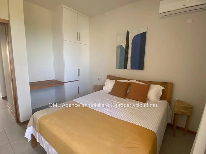 Modern 3-Bedroom Apartment in Flic en Flac – Secure Residence with Pool