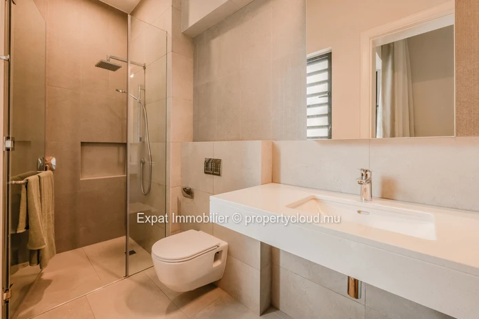 Prestigious 4-Bedroom Apartment With Panoramic Mountain Views – Bellevue Living