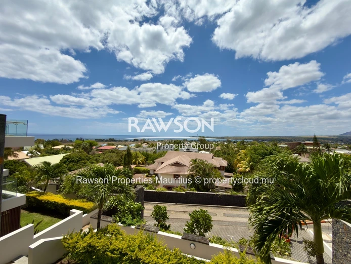 À vendre – Duplex moderne avec vue mer et montagne à Tamarin 