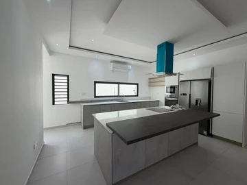 4 Bedroom Villa