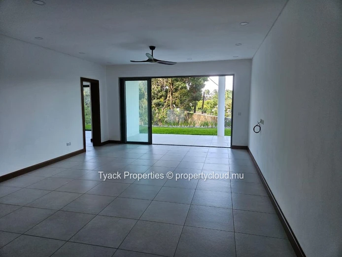 Appartement G+2 à Vendre à Pointe Aux Cannoniers – Rez-de-Chaussée Luxueux avec Accès Jardin