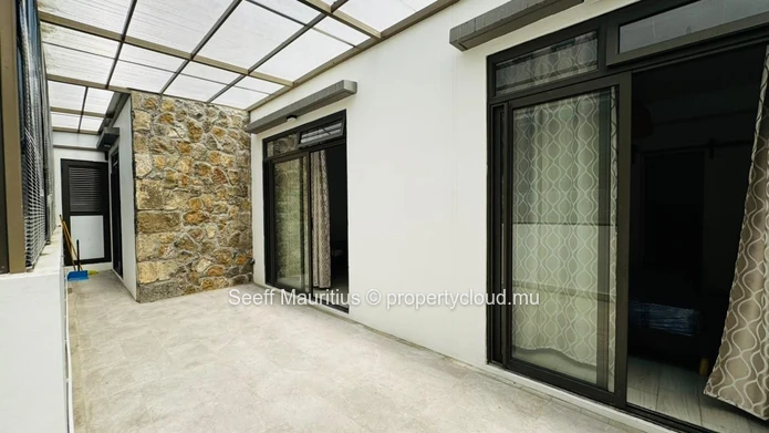 Bel Appartement Modernisé de 3 Chambres  à Quatre Bornes