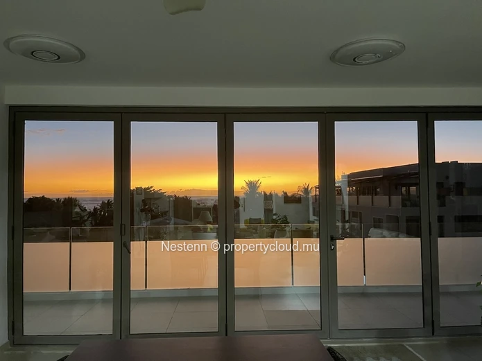 Beautiful 3 bedroom en suite penthouse ideally located next to the beach