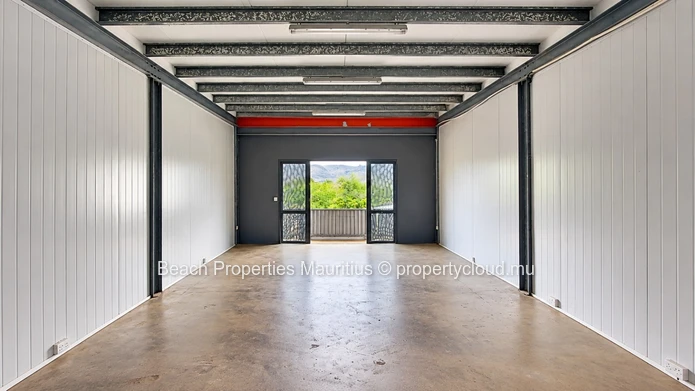 Commercial Space for Rent – 75 m² – Black River, Coastal Road