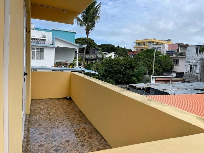 Freshly renovated furnished 3 bedrooms apartment 