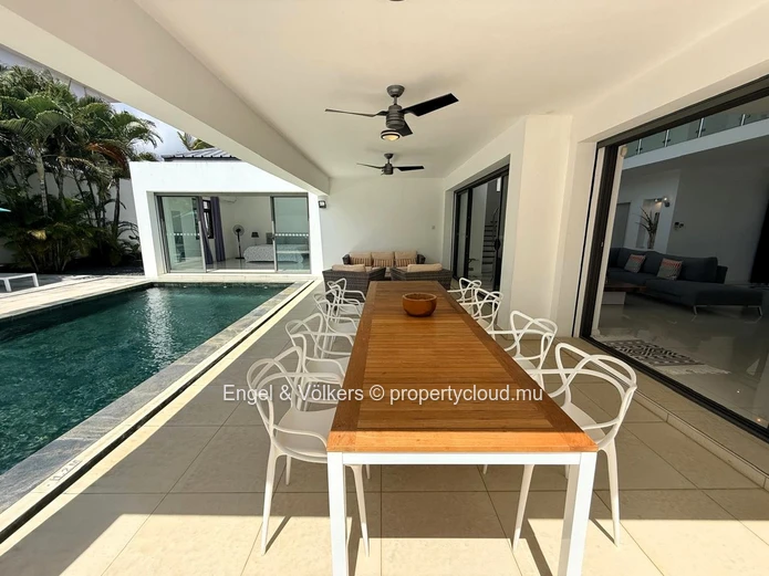 4 Bedroom Villa with Private Pool For Rent at Pereybere