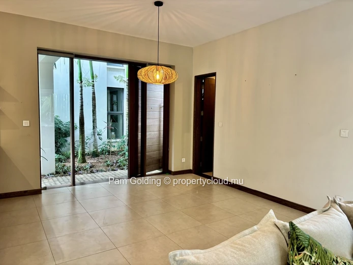 Ground Floor 3-Bedroom Apartment with Private Garden in Pointe aux Canonniers, Mauritius, 196.69 m²