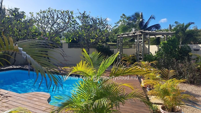 Exceptional 4-bedroom villa with pool, on long term rental in Petite Rivière Noire