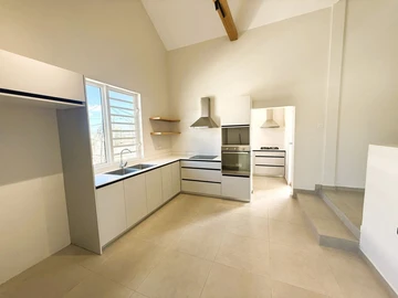 6 Bedroom House