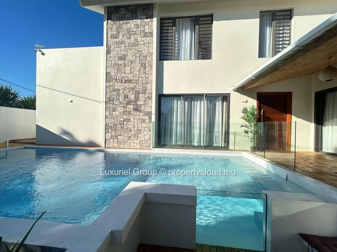 Bright Designer Standing Villa With Pool In Péreybère