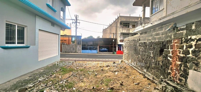Terrain résidentiel de 19.5 toises (74 m²), idéalement situé à Port-Louis