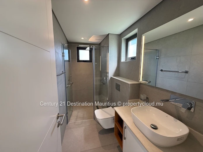 Ground Floor Corner Apartment | La Pointe | Pointe aux Canonniers | 130m²