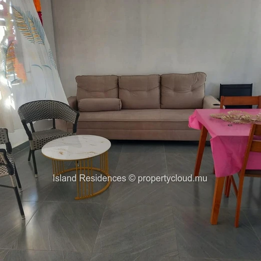 1st floor apartment with 2 AC bedrooms, terrace and parking space