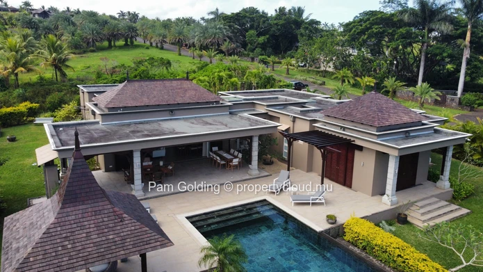 A contemporary style villa stylishly furnished – ready to move in.
