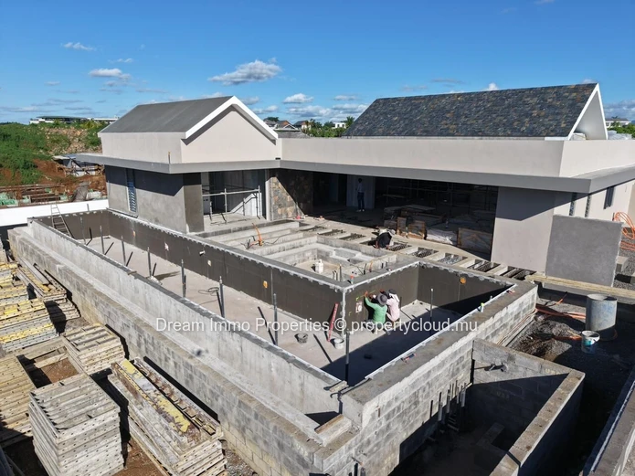 Prestigieuse villa de 5 chambres avec vue golf & accès mer au Parc de Mont Choisy – Ile Maurice