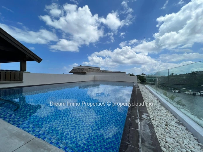 Belle Villa Triplex En Revente A La Balise Marina A Riviere Noire - Ile Maurice