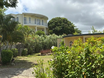 9 Bedroom Villa