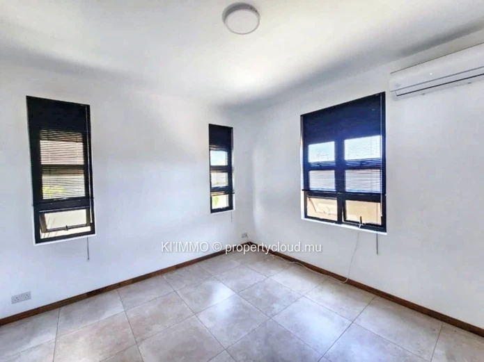 For Sale: Brand New 4 Bedrooms Villa In Pereybere