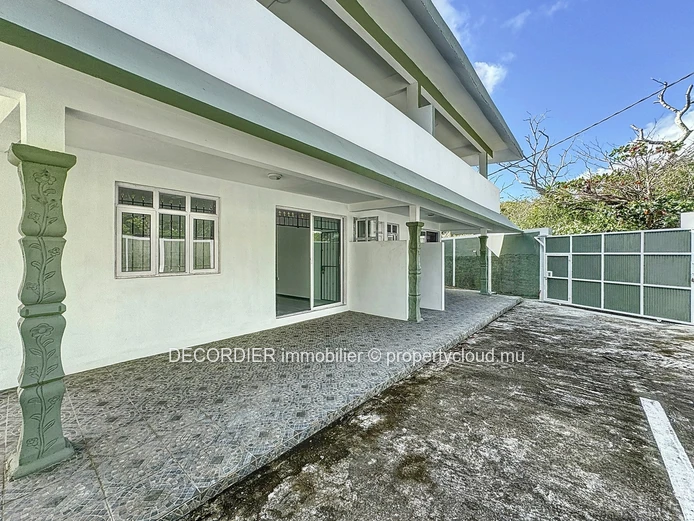 For rent – Commercial building with 4 units in Grand-Baie