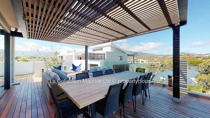 Penthouse I Black River I Mountain View