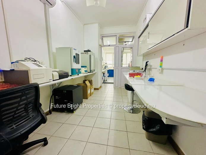 Espace Commercial à Vendre – En Plein Cœur de Beau Bassin