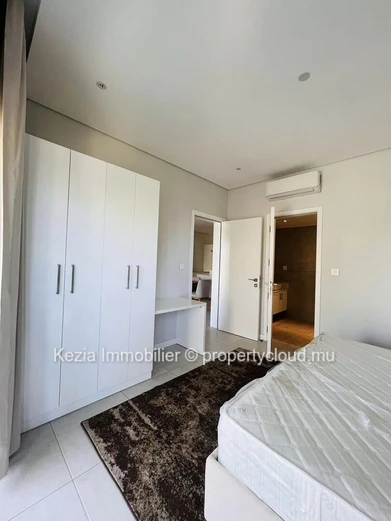 Contemporary First-Floor Apartment Close To The Beach