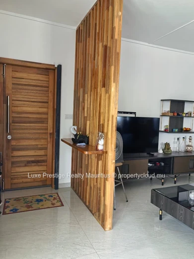 Appartement meublé 3 chambres en rez-de-chaussée à Mont Choisy – 10 minutes à pied de la plage  Rs 45 000 par mois | ...