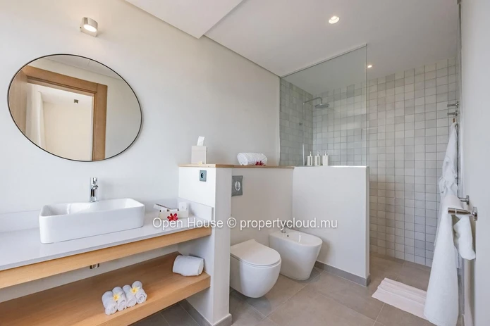 PDS VILLA for sale in Tamarin, 455m² surface area, 4 bedrooms, swimming pool.