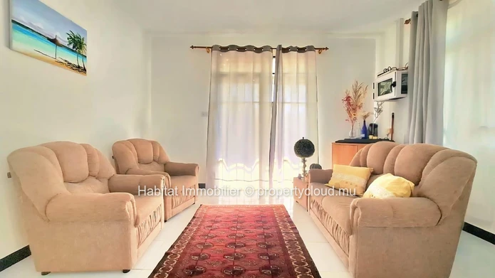 This charming furnished and equipped apartment of approximately 80 m² in Péreybère