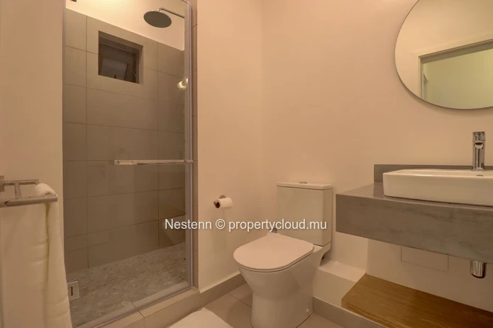 Appartement moderne & luxueux au rez-de-chaussée avec jardin privatif et vue panoramique 