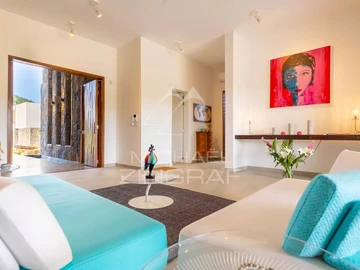 6 Bedroom Villa