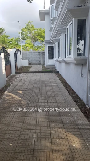  Appartement meublé au rez-de-chaussée à louer – Trou aux Biches
