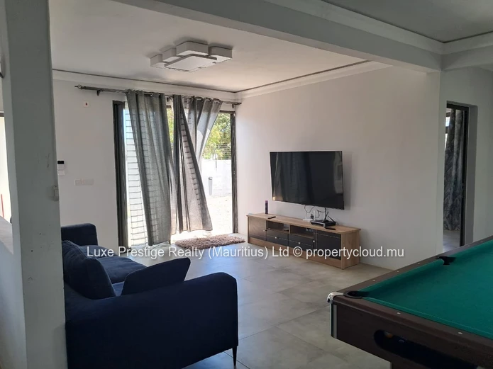 Modern 3-Bedroom Villa for Rent in Pointe aux Piments | Private Pool, Garden & Secure Walled Property