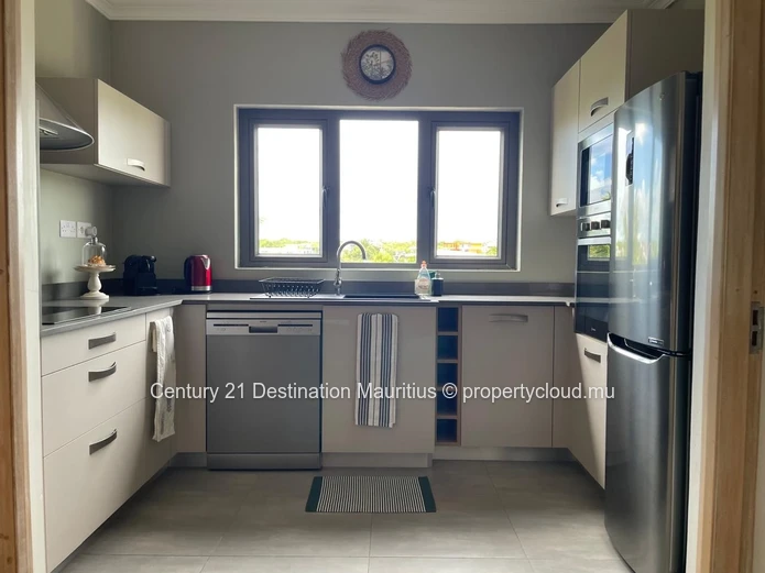 Exceptional Duplex Penthouse: 259 m² Just 200m from the Beach