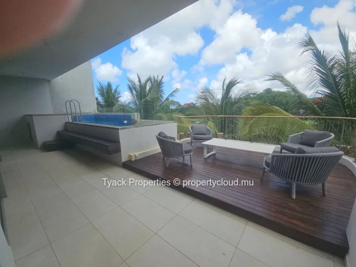Penthouse 2 Chambres à Vendre – Mont Choisy, Île Maurice