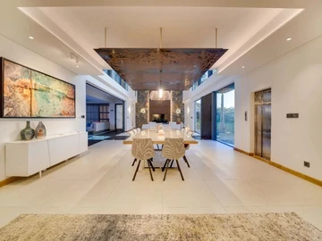5 Bedroom Villa