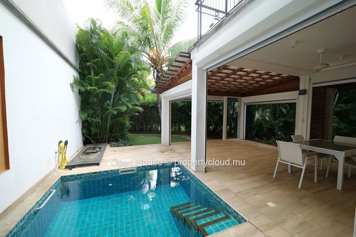 Luxurious Waterfront Villa with Private Pool in Rivière Noire - Black River Area - 237m² living space - Boat Garage -...