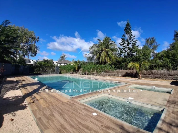 Grand Baie – Élégant Appartement avec Rooftop et Piscine Privée