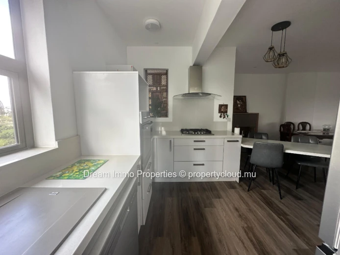 Appartement 2 Ch Vue Montagne Dans Résidence Moderne À Phoenix – Ile Maurice