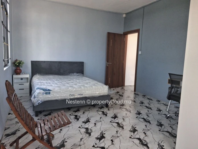 Maison neuve dans un quartier tranquille 