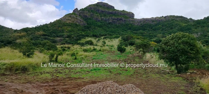 "Prime Residential Land in Valle des Pretes, Crève Coeur - 1.108m², Mountain Views, Close to Amenities, Must See!"