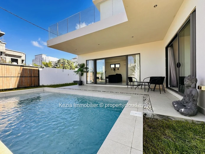 Contemporary Villa With Swimming Pool