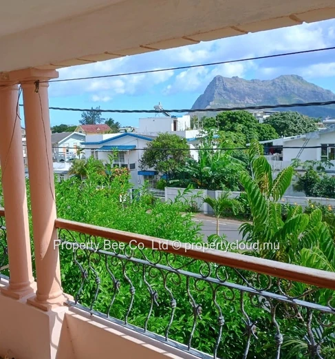 1st Floor Apartment: HillCrest Avenue / Corner of Avenue Des Dodos