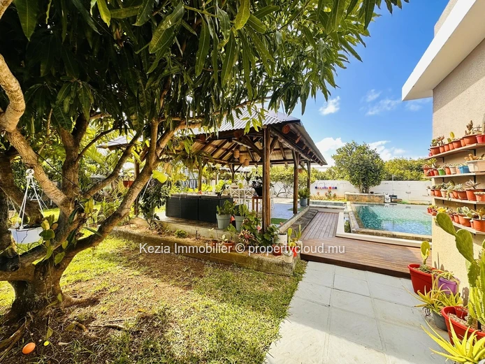 Contemporary Villa With Generous Volumes, Hidden From View