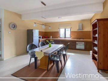 8 Bedroom Villa