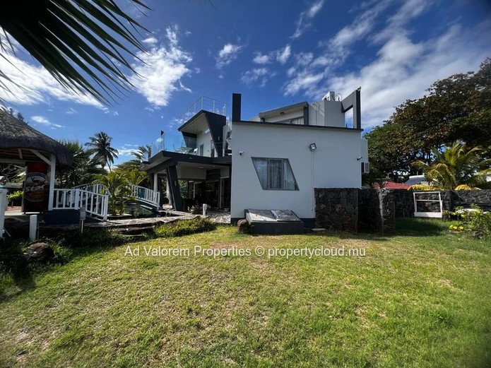 4-Bedroom Villa with Private Pool for Sale in Pointe aux Sables