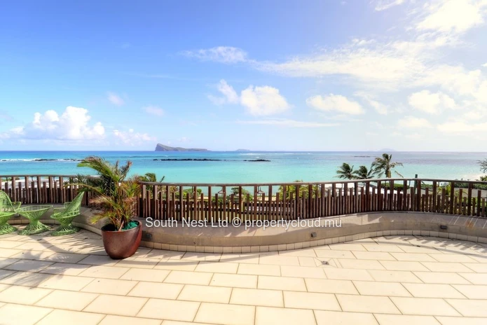 Seafront penthouse with an incredible view